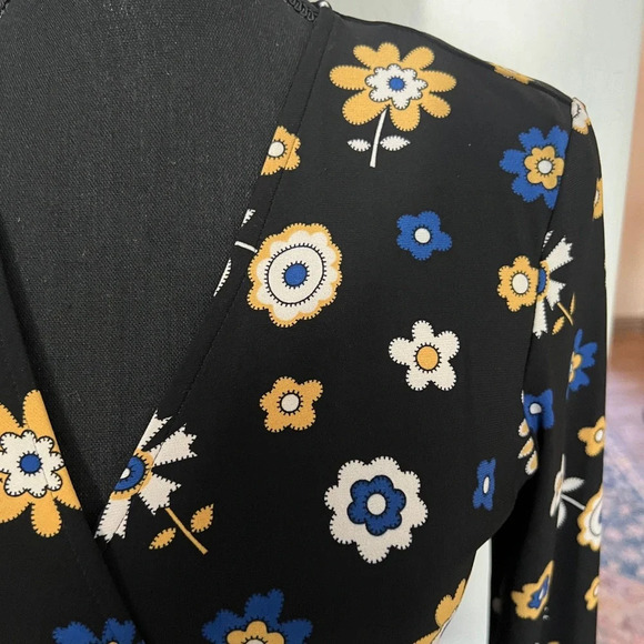 Anne Klein size 6 floral faux wrap dress, office, party, date night - Picture 5 of 11